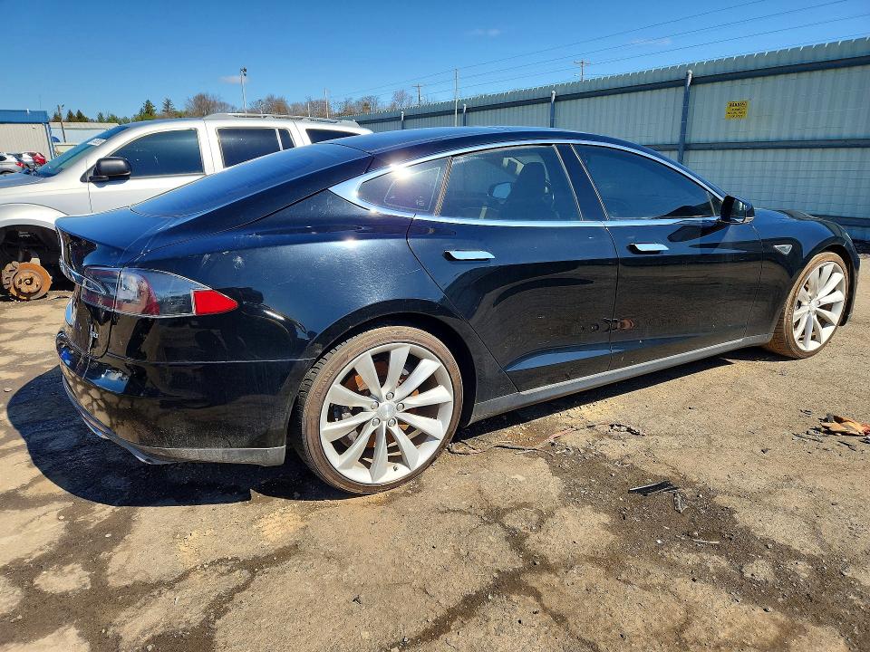 2013 Tesla Model S მანქანა იყიდება აუქციონზე, vin: 5YJSA1CG0DFP17672, აუქციონის ნომერი: 47390836