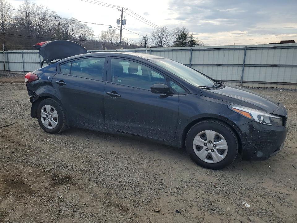 45801776 :رقم المزاد ، 3KPFK4A77JE272786 vin ، 2018 Kia Forte مزاد بيع