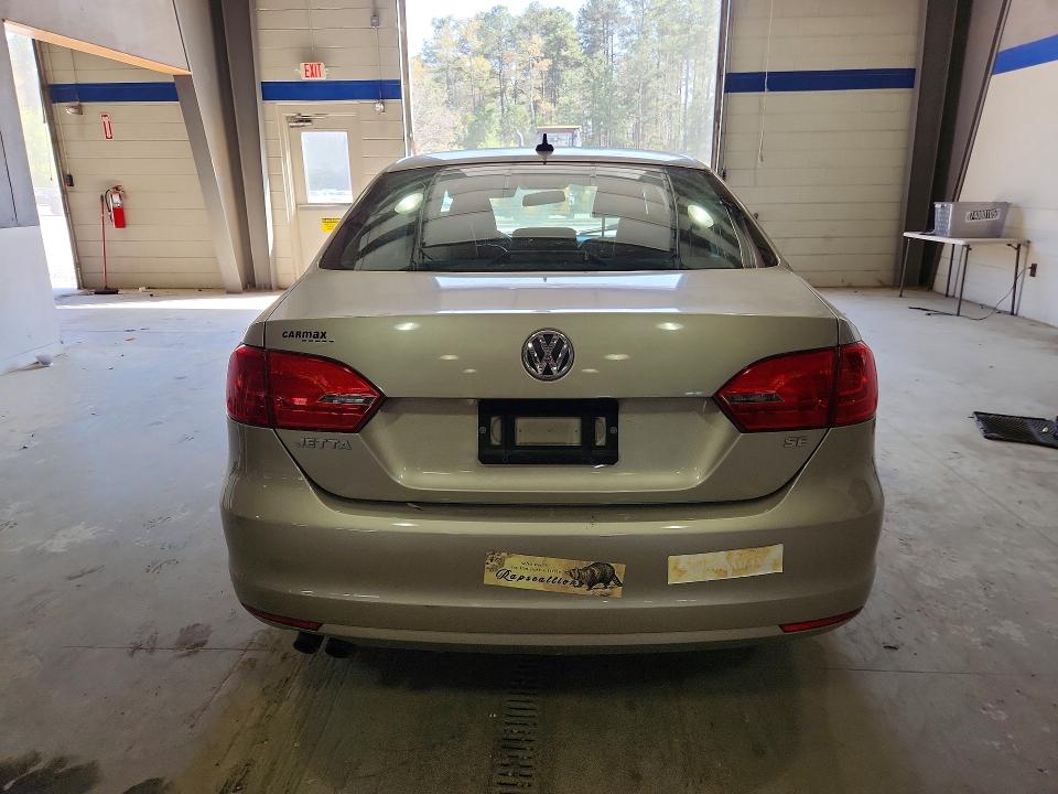 47757806 :رقم المزاد ، 3VWD17AJ0EM295472 vin ، 2014 Volkswagen Jetta مزاد بيع