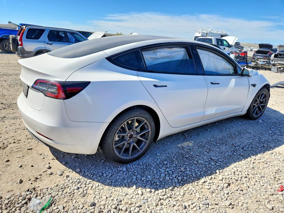 2022 Tesla Model 3 მანქანა იყიდება აუქციონზე, vin: 5YJ3E1EB8NF233499, აუქციონის ნომერი: 47181296