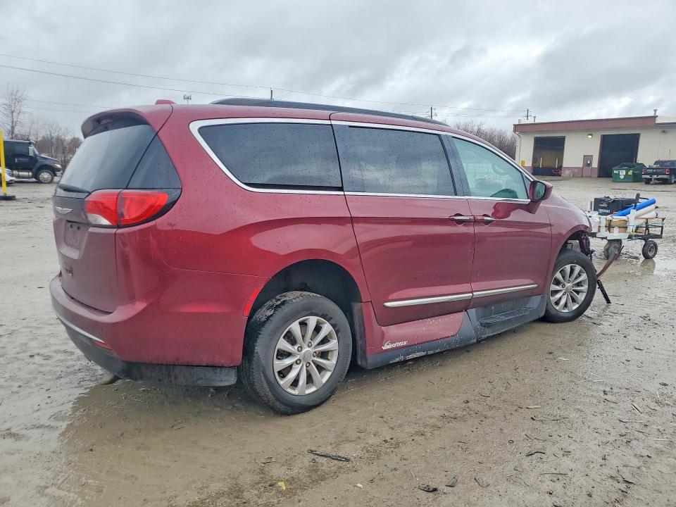 Продаж на аукціоні авто 2017 Chrysler Pacifica, vin: 2C4RC1BG8HR747300, номер лоту: 79713705