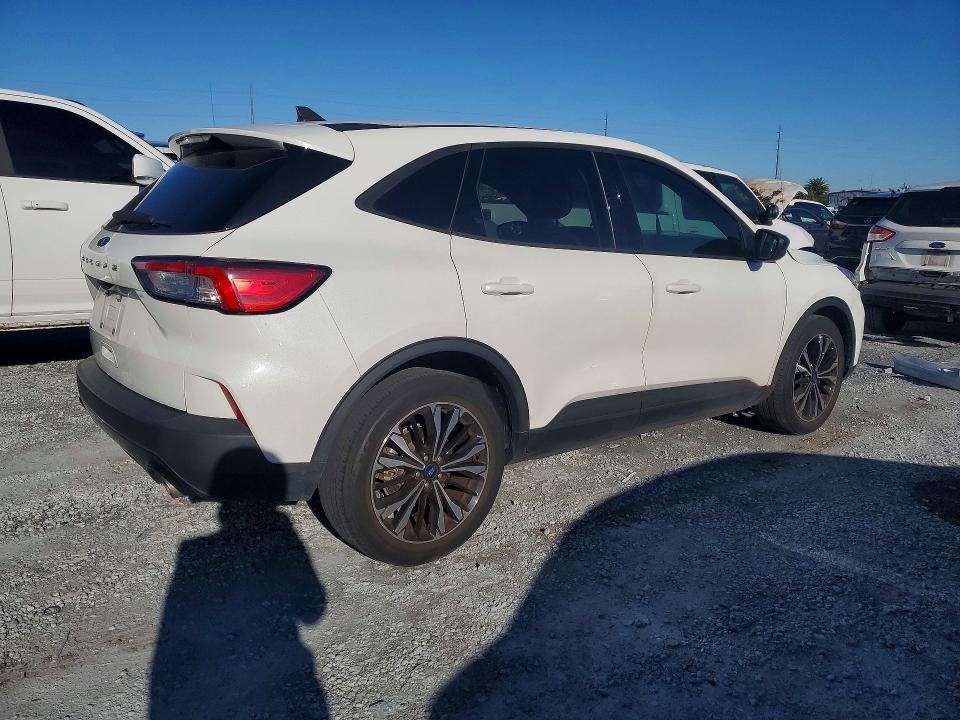 2022 Ford Escape მანქანა იყიდება აუქციონზე, vin: 1FMCU0G64NUB88416, აუქციონის ნომერი: 46467396