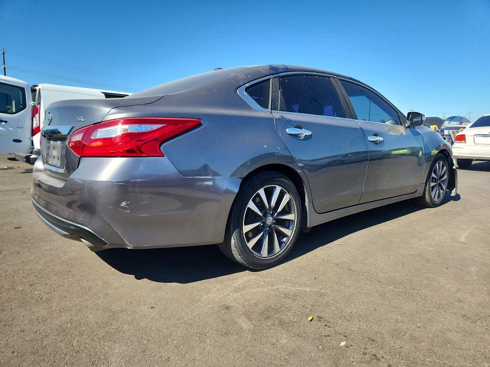 2017 Nissan Altima მანქანა იყიდება აუქციონზე, vin: 1N4AL3AP3HC241771, აუქციონის ნომერი: 46757266