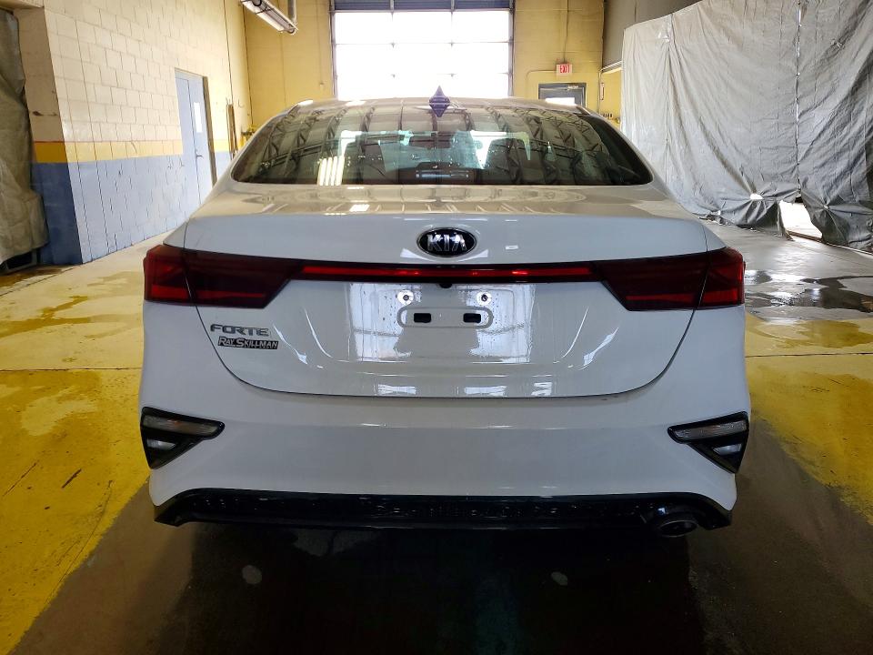 2021 Kia Forte მანქანა იყიდება აუქციონზე, vin: 3KPF24AD6ME331708, აუქციონის ნომერი: 46642076