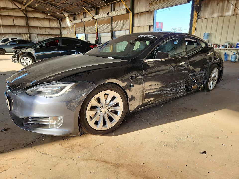 41660436 :رقم المزاد ، 5YJSA1E22JF275460 vin ، 2018 Tesla Model S مزاد بيع