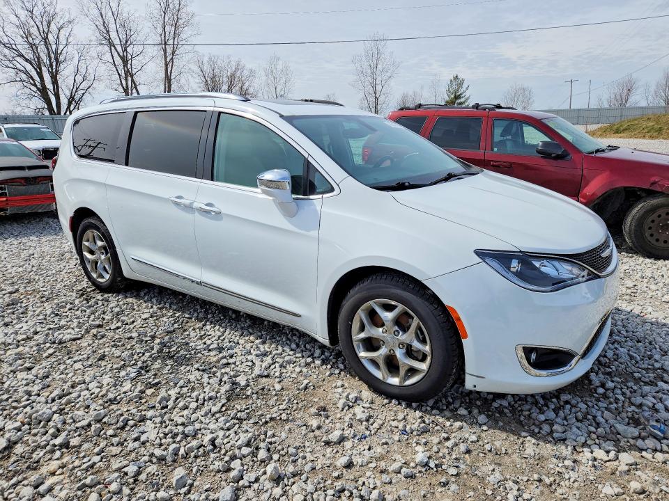 47841426 :رقم المزاد ، 2C4RC1GG1HR670696 vin ، 2017 Chrysler Pacifica مزاد بيع