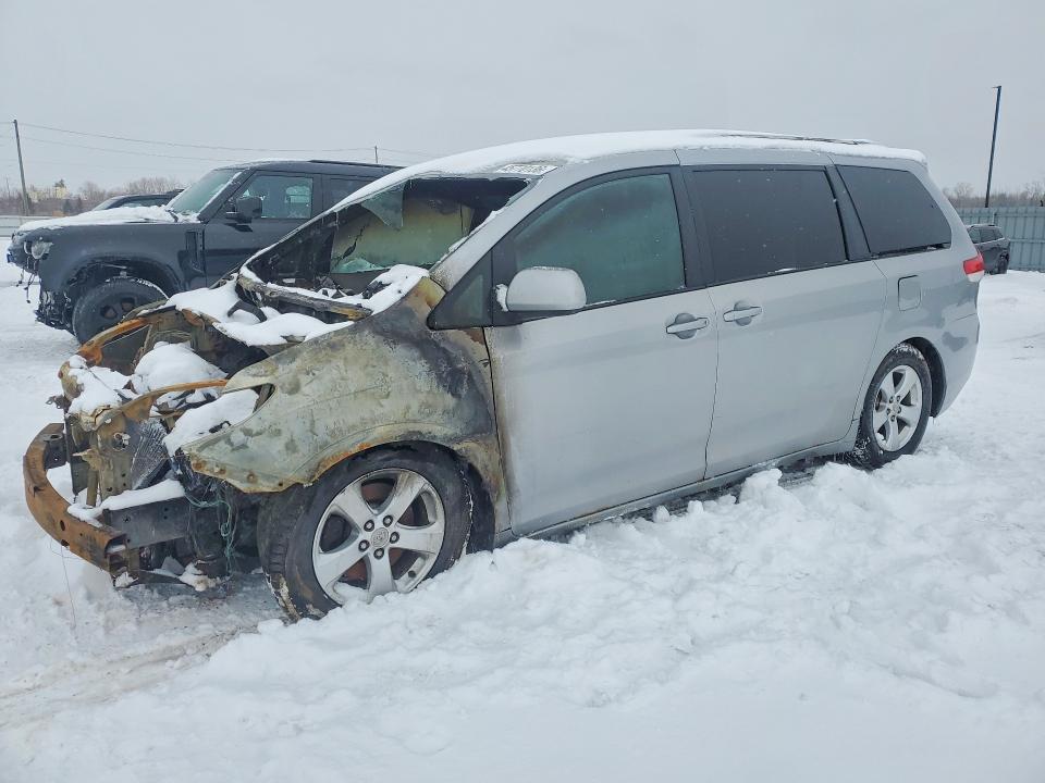 Aukcja sprzedaży 2011 Toyota Sienna, vin: 5TDKK3DC5BS018647, numer aukcji: 45770136