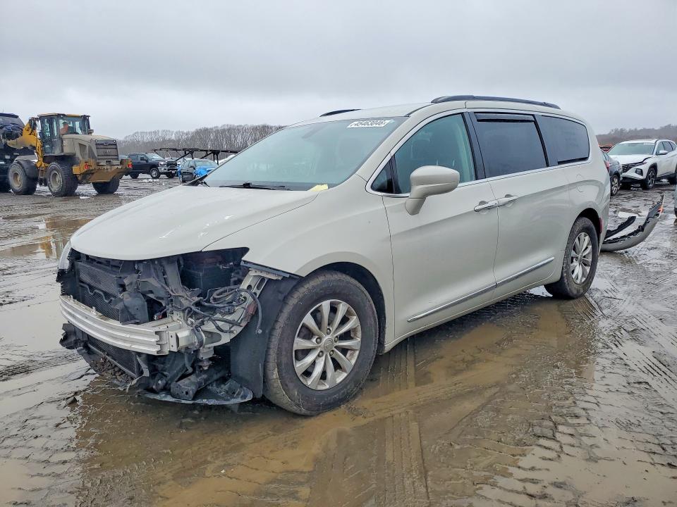 45463046 :رقم المزاد ، 2C4RC1BG4HR670635 vin ، 2017 Chrysler Pacifica مزاد بيع