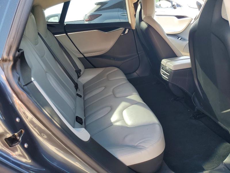 47201236 :رقم المزاد ، 5YJSA1H12FF083546 vin ، 2015 Tesla Model S مزاد بيع