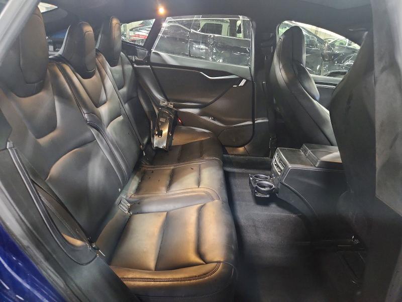 47725606 :رقم المزاد ، 5YJSA1E20JF268300 vin ، 2018 Tesla Model S مزاد بيع