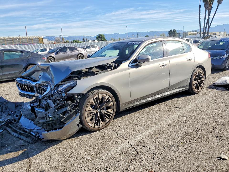 45572156 :رقم المزاد ، WBA43FJ04SCT22729 vin ، 2025 Bmw 530 مزاد بيع