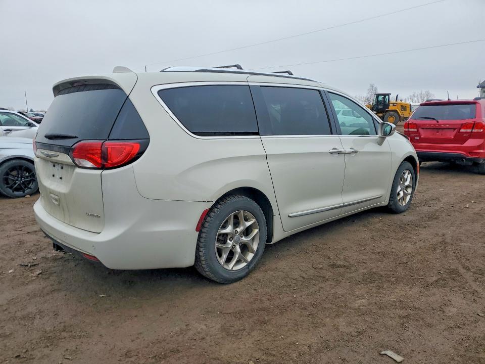 41876286 :رقم المزاد ، 2C4RC1GG2HR665815 vin ، 2017 Chrysler Pacifica مزاد بيع