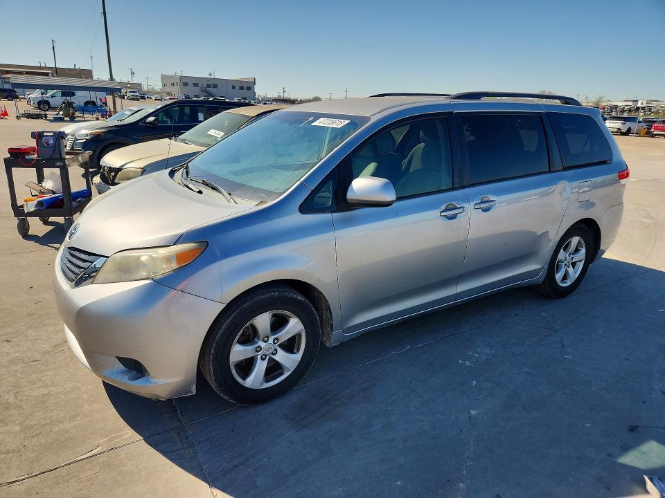 47235616 :رقم المزاد ، 5TDKK3DC8CS264254 vin ، 2012 Toyota Sienna مزاد بيع