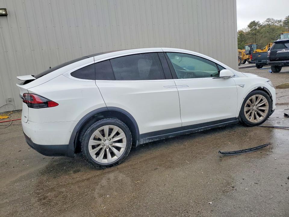 45672596 :رقم المزاد ، 5YJXCBE25GF022017 vin ، 2016 Tesla Model X مزاد بيع