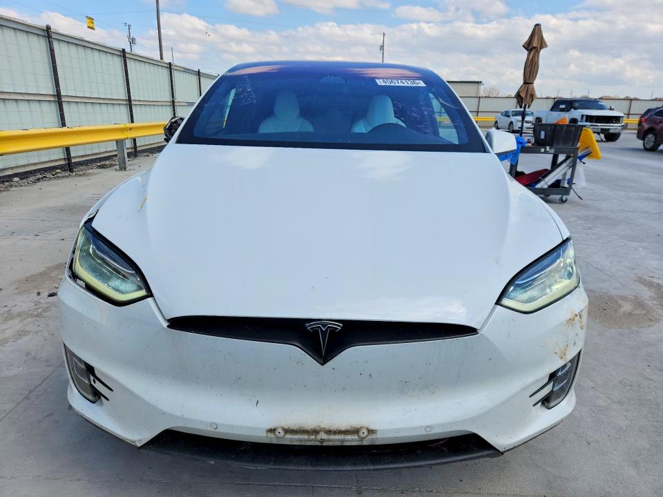 2018 Tesla Model X მანქანა იყიდება აუქციონზე, vin: 5YJXCAE29JF103734, აუქციონის ნომერი: 45674136