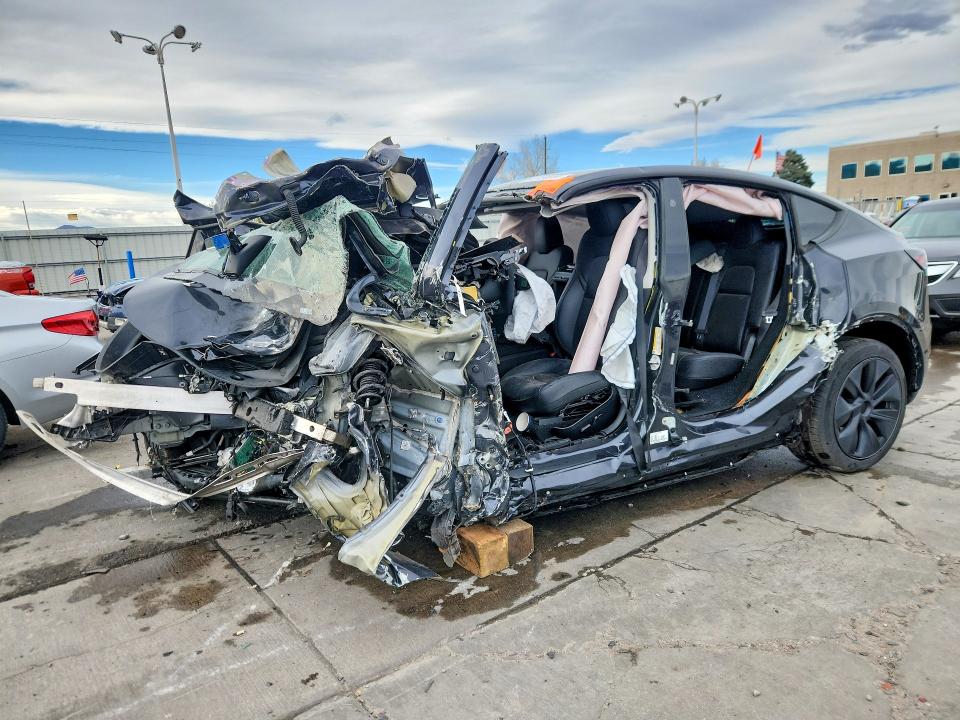 Продажа на аукционе авто 2024 Tesla Model Y, vin: 7SAYGDEEXRF117354, номер лота: 46136986