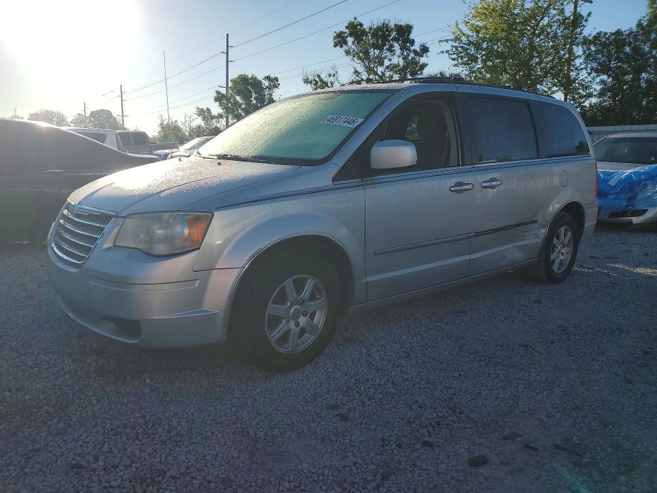 46917446 :رقم المزاد ، 2A4RR5D11AR200769 vin ، 2010 Chrysler Town & Country مزاد بيع