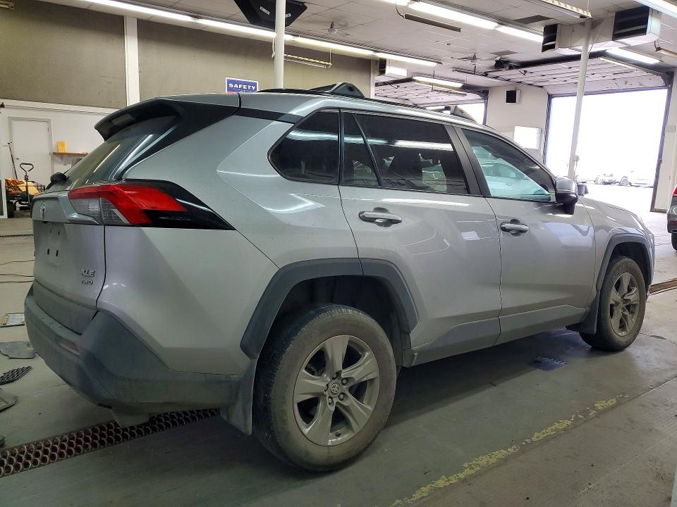 2022 Toyota Rav4 მანქანა იყიდება აუქციონზე, vin: 2T3P1RFV8NC262128, აუქციონის ნომერი: 45542366