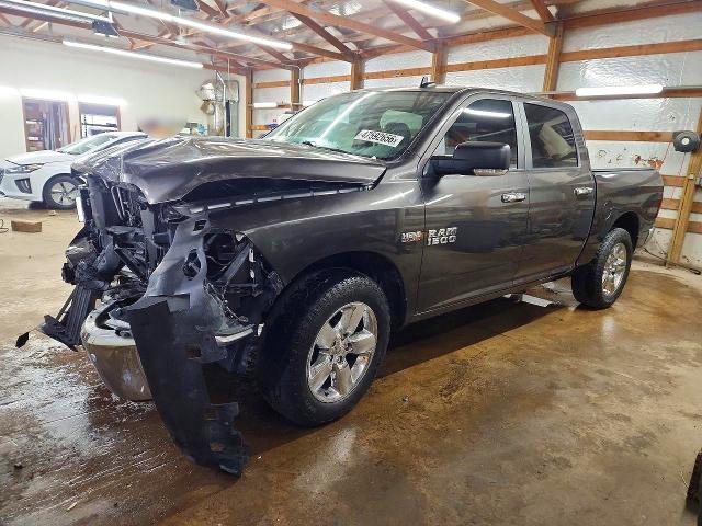 47592656 :رقم المزاد ، 3C6RR7LT1JG135682 vin ، 2018 Ram 1500 مزاد بيع