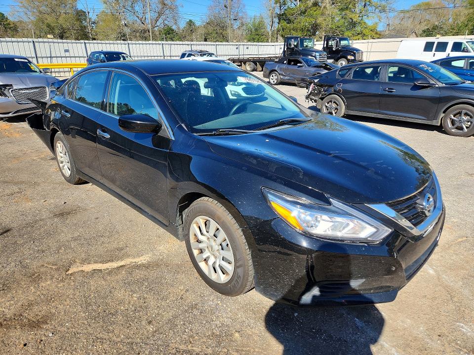 Продаж на аукціоні авто 2018 Nissan Altima, vin: 1N4AL3AP2JC152991, номер лоту: 79951525