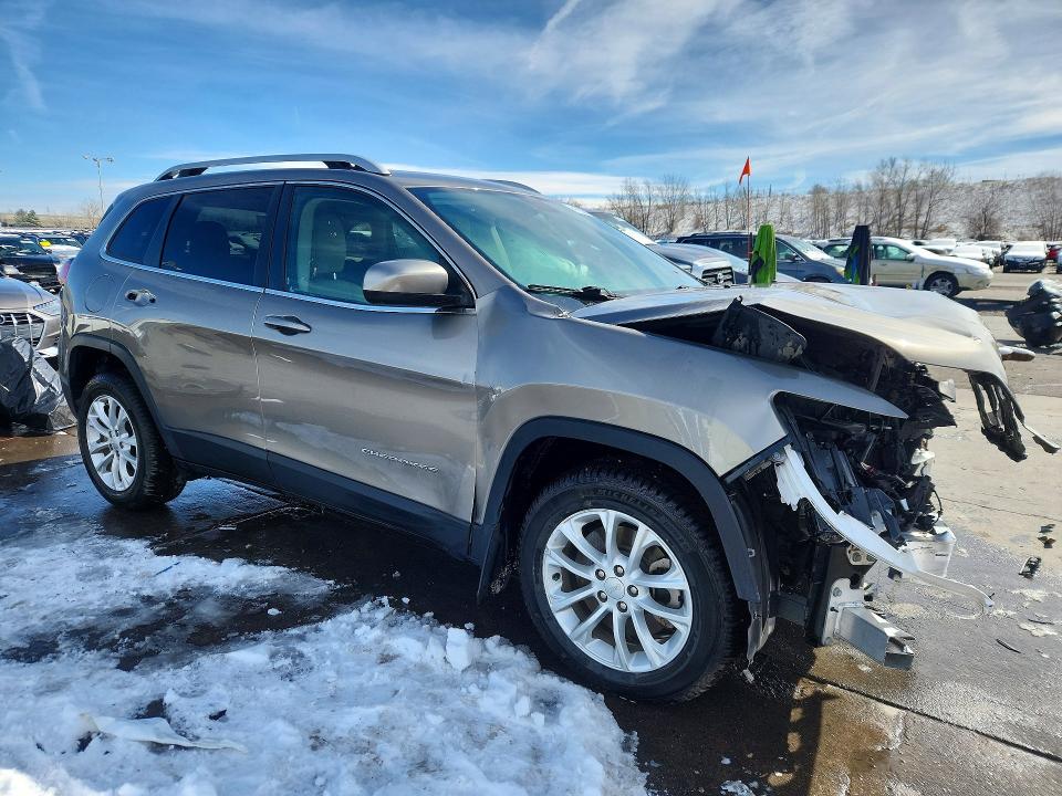 41657116 :رقم المزاد ، 1C4PJLCB7KD396384 vin ، 2019 Jeep Cherokee مزاد بيع