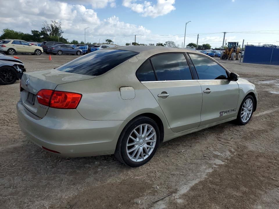 48033776 :رقم المزاد ، 3VWDP7AJ5DM237676 vin ، 2013 Volkswagen Jetta مزاد بيع
