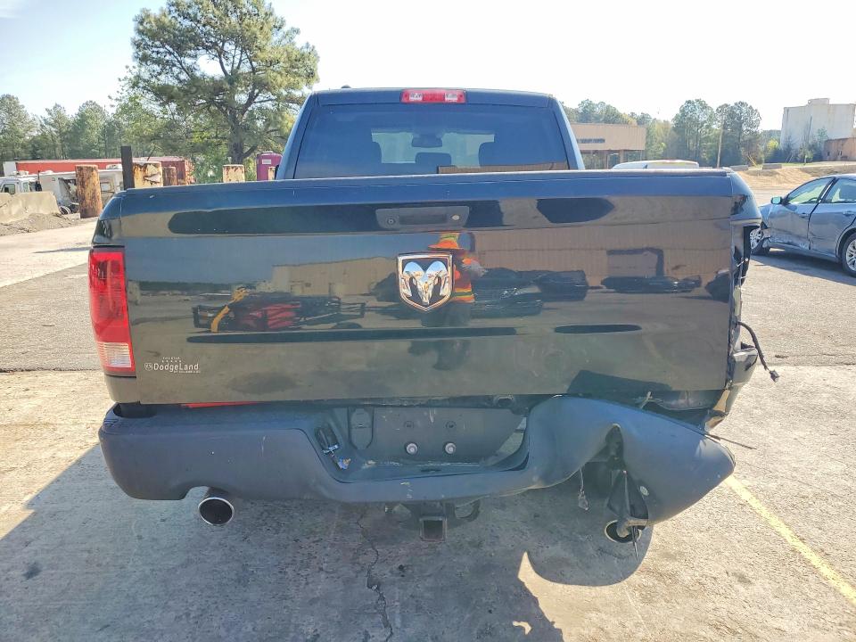 46807976 :رقم المزاد ، 1C6RR6FTXJS132391 vin ، 2018 Ram 1500 مزاد بيع