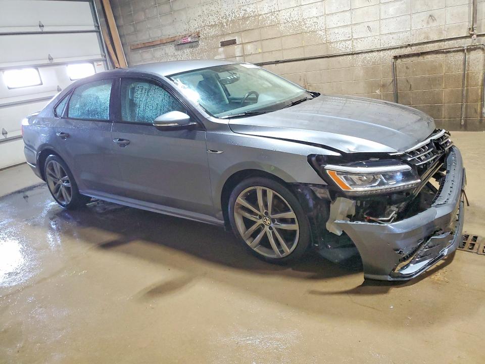 47471156 :رقم المزاد ، 1VWAA7A31JC014960 vin ، 2018 Volkswagen Passat مزاد بيع