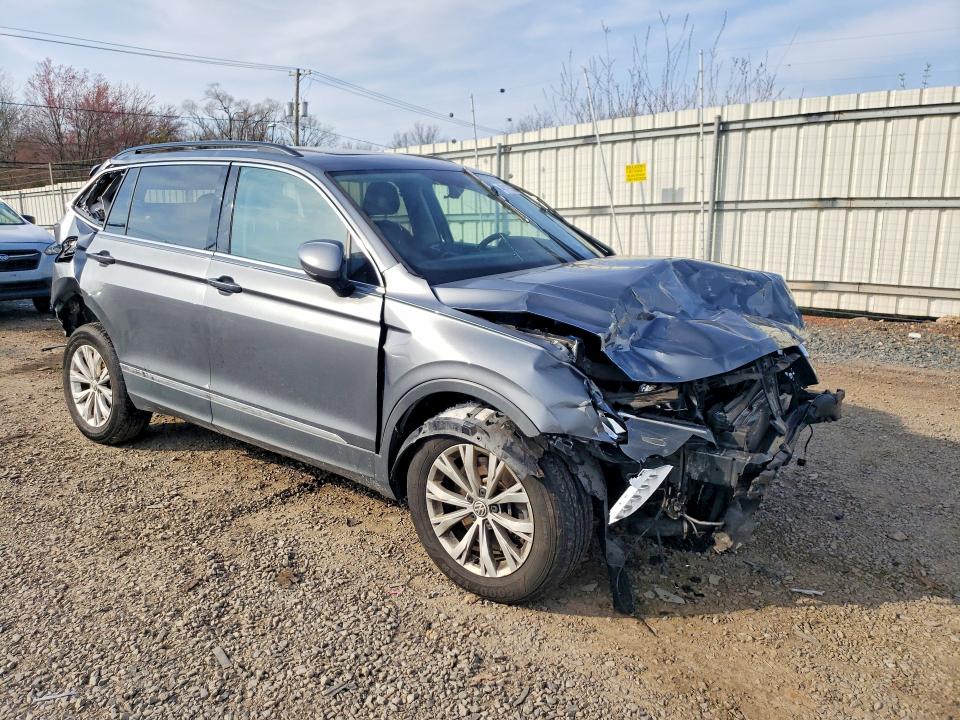 48119676 :رقم المزاد ، 3VV2B7AX7JM113189 vin ، 2018 Volkswagen Tiguan مزاد بيع
