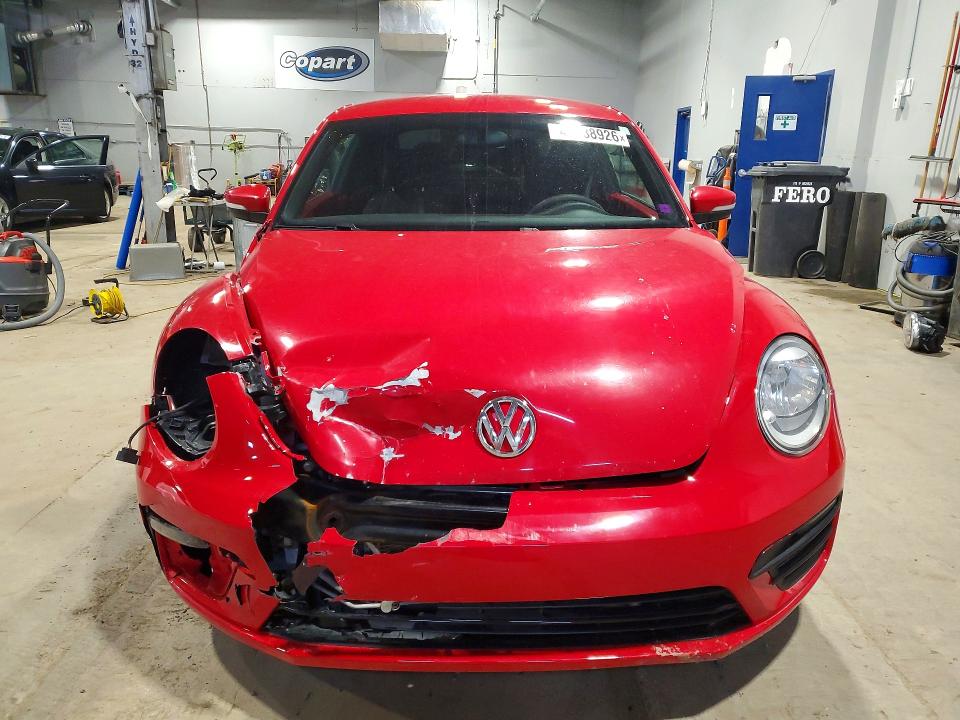 47238926 :رقم المزاد ، 3VWJ17AT2HM620471 vin ، 2017 Volkswagen Beetle مزاد بيع