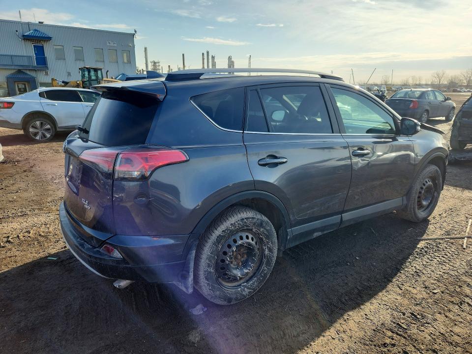 46983706 :رقم المزاد ، 2T3RFREV9JW821898 vin ، 2018 Toyota Rav4 مزاد بيع