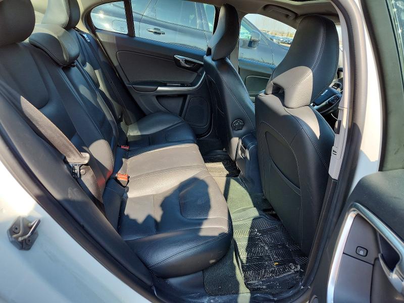 41820006 :رقم المزاد ، YV1612TC7F2315006 vin ، 2015 Volvo S60 مزاد بيع