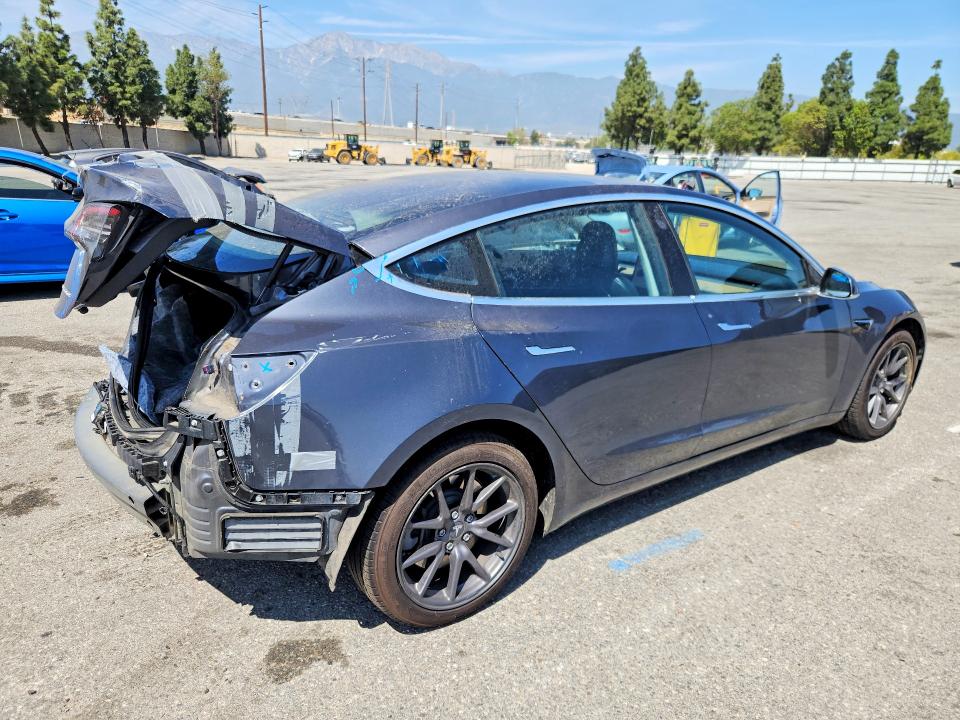 46396006 :رقم المزاد ، 5YJ3E1EB7JF114370 vin ، 2018 Tesla Model 3 مزاد بيع