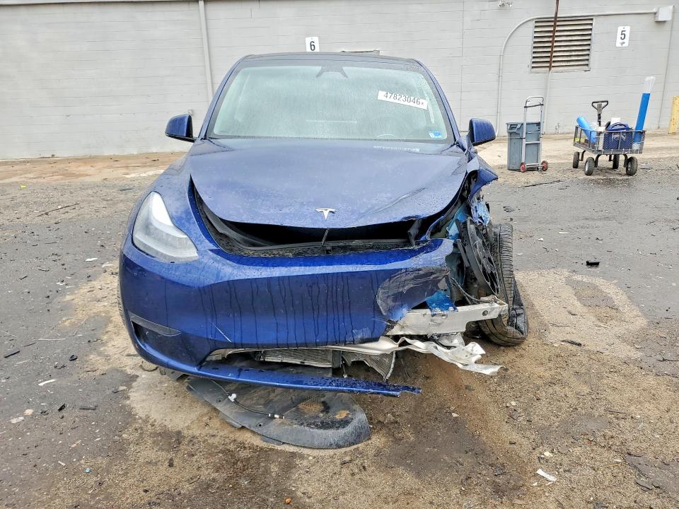 Продаж на аукціоні авто 2024 Tesla Model Y, vin: 7SAYGDEE8RA229910, номер лоту: 47823046