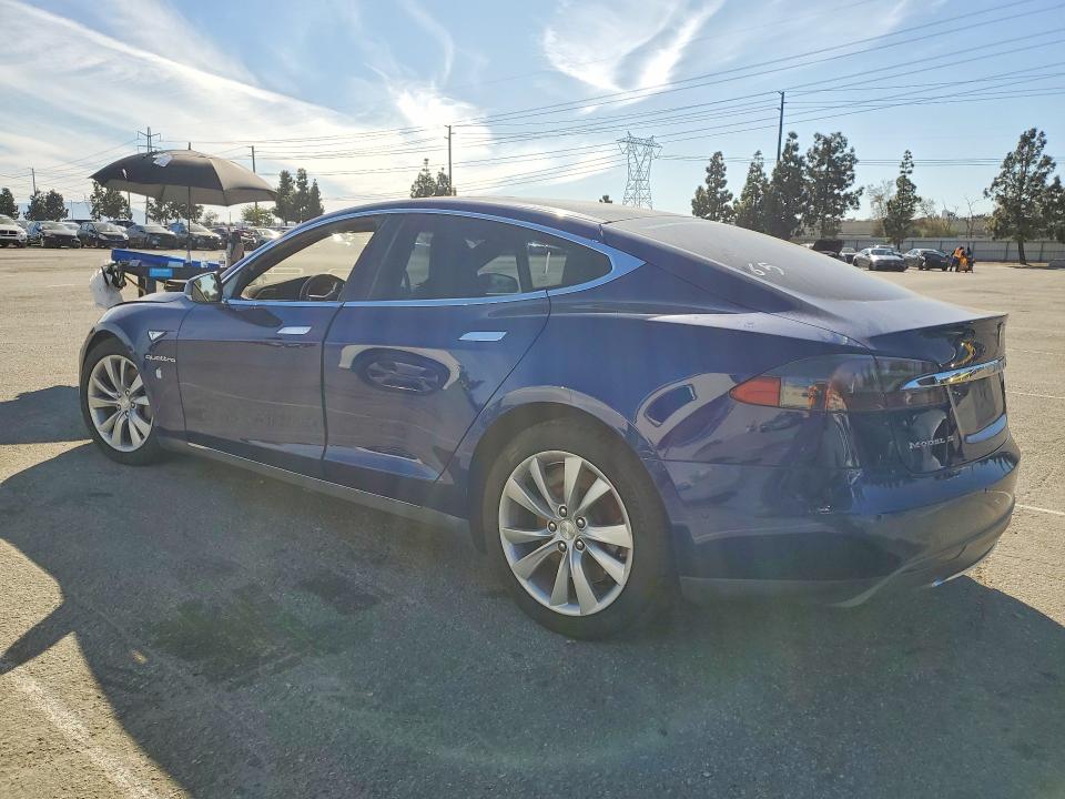 Продажа на аукционе авто 2015 Tesla Model S, vin: 5YJSA1E2XFF120162, номер лота: 79837635