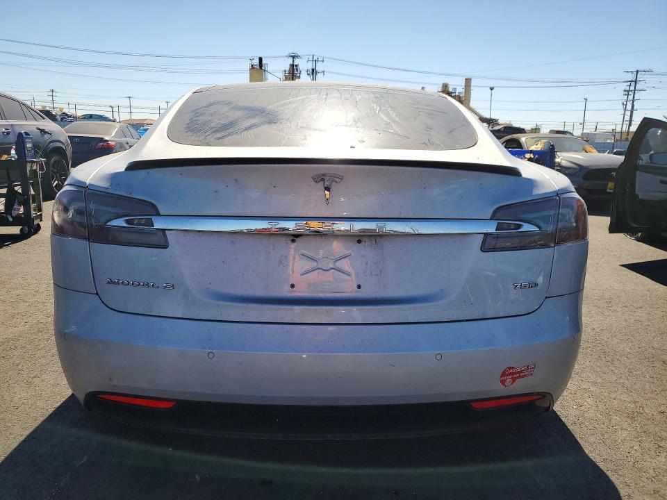 45997856 :رقم المزاد ، 5YJSA1E27JF281335 vin ، 2018 Tesla Model S مزاد بيع