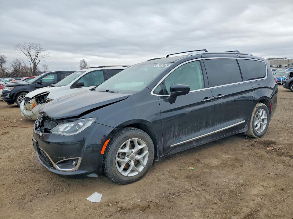 42070196 :رقم المزاد ، 2C4RC1EG8HR796380 vin ، 2017 Chrysler Pacifica مزاد بيع