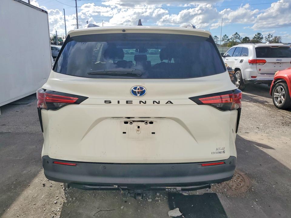 79535255 :رقم المزاد ، 5TDYRKEC4MS026577 vin ، 2021 Toyota Sienna مزاد بيع