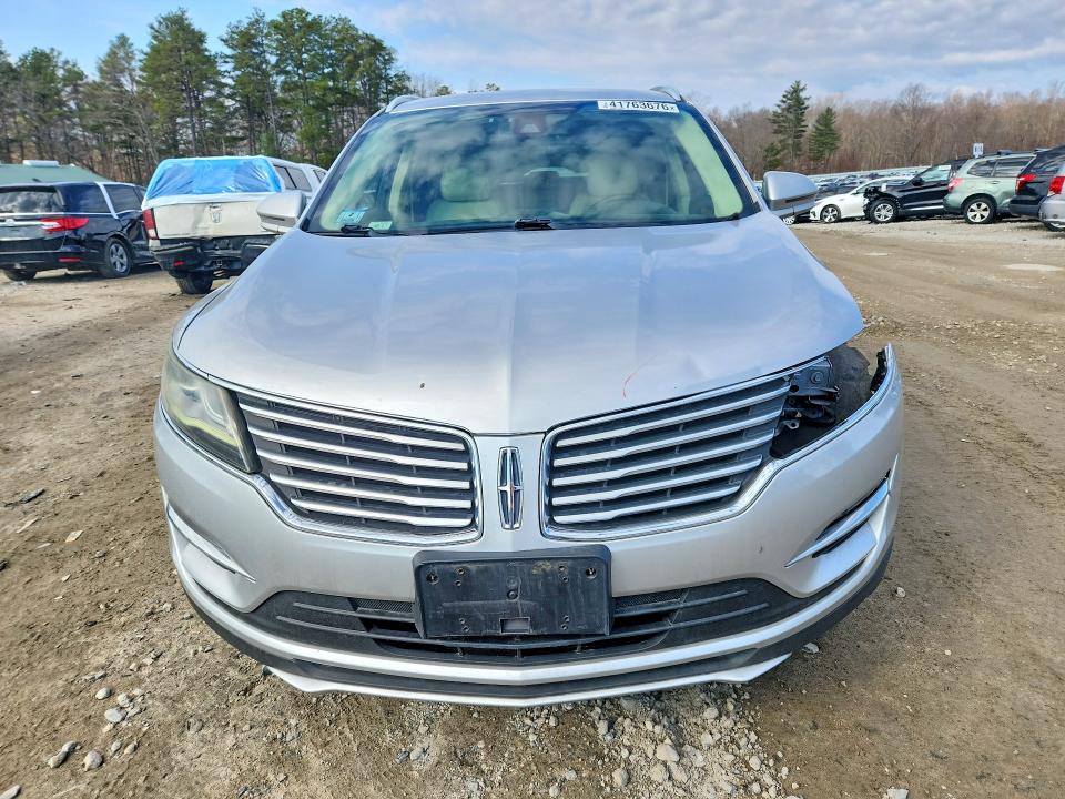 41763676 :رقم المزاد ، 5LMTJ2AH9FUJ14972 vin ، 2015 Lincoln Townhouse Mkc مزاد بيع