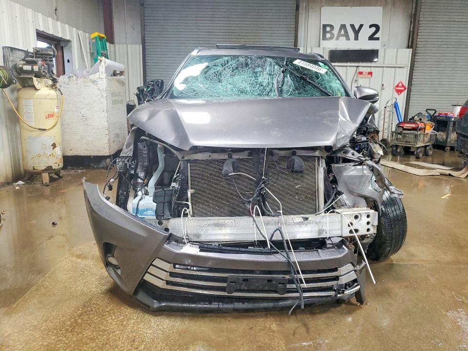 2018 Toyota Highlander მანქანა იყიდება აუქციონზე, vin: 5TDDZRFH3JS873958, აუქციონის ნომერი: 41584046