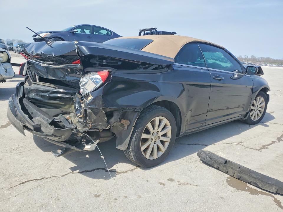 45525496 :رقم المزاد ، 1C3BC2EG8BN620431 vin ، 2011 Chrysler 200 مزاد بيع