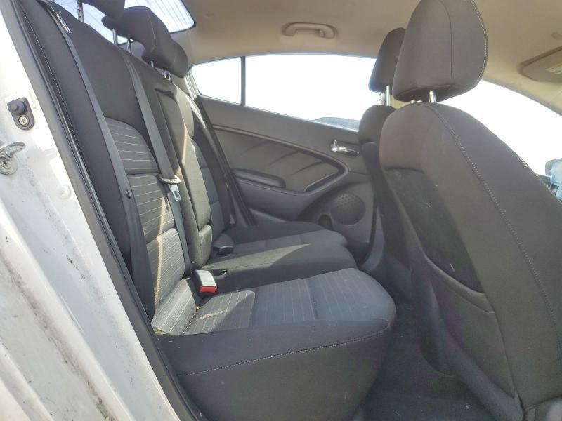 2015 Kia Forte მანქანა იყიდება აუქციონზე, vin: KNAFX4A80F5266290, აუქციონის ნომერი: 41902906