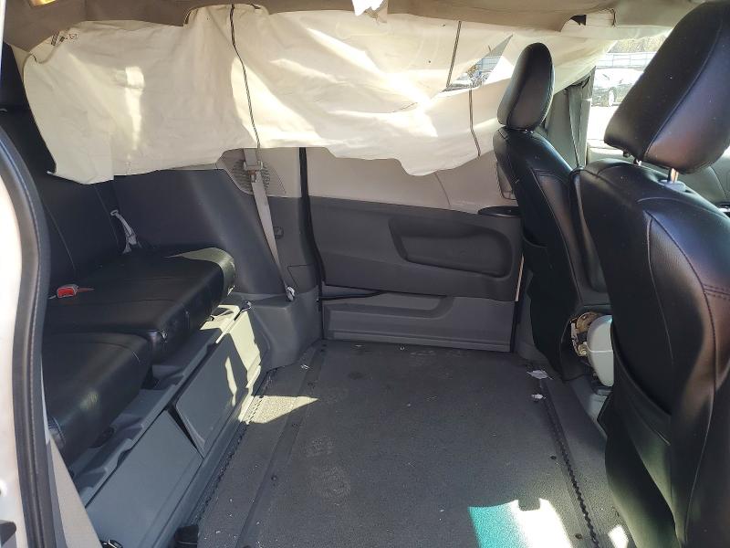 45671766 :رقم المزاد ، 5TDKK3DC7FS561729 vin ، 2015 Toyota Sienna مزاد بيع