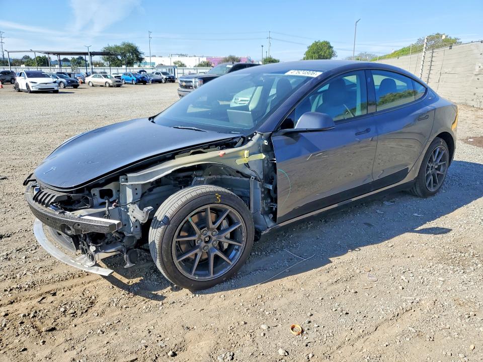 2022 Tesla Model 3 მანქანა იყიდება აუქციონზე, vin: 5YJ3E1EB1NF323447, აუქციონის ნომერი: 47624806