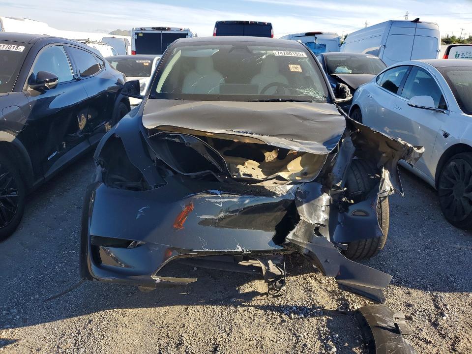 2024 Tesla Model Y მანქანა იყიდება აუქციონზე, vin: 7SAYGDEF1RF051379, აუქციონის ნომერი: 74260155