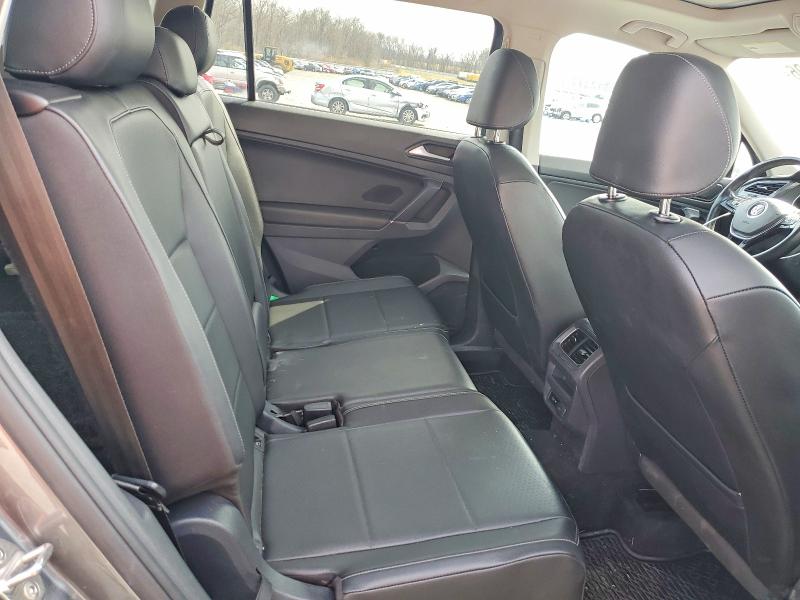 46870796 :رقم المزاد ، 3VV2B7AX5JM196671 vin ، 2018 Volkswagen Tiguan مزاد بيع