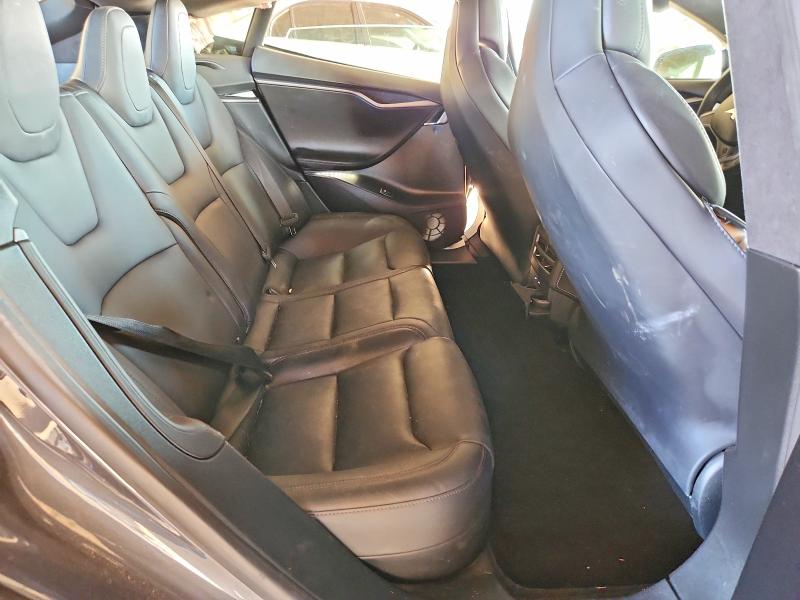 41660436 :رقم المزاد ، 5YJSA1E22JF275460 vin ، 2018 Tesla Model S مزاد بيع