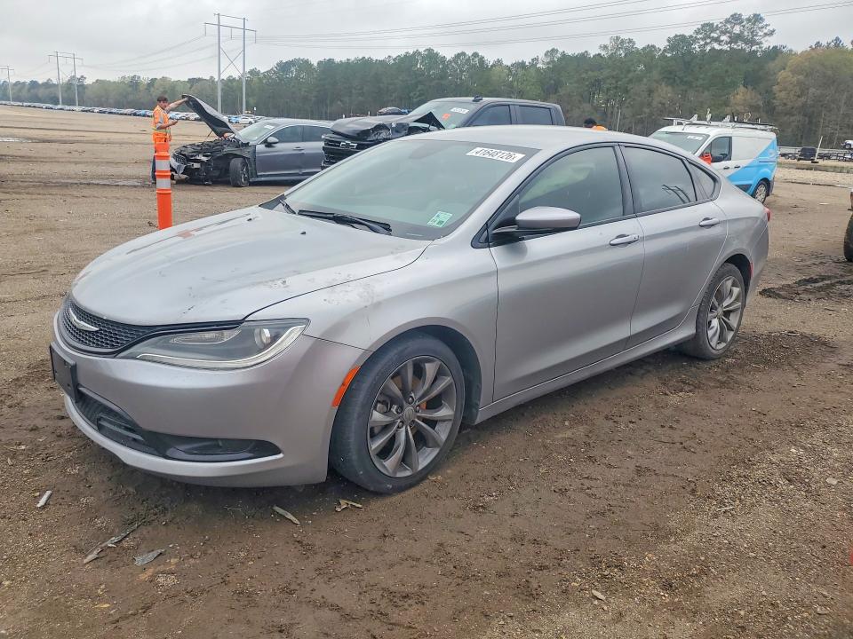 41648126 :رقم المزاد ، 1C3CCCBB8FN564144 vin ، 2015 Chrysler 200 مزاد بيع