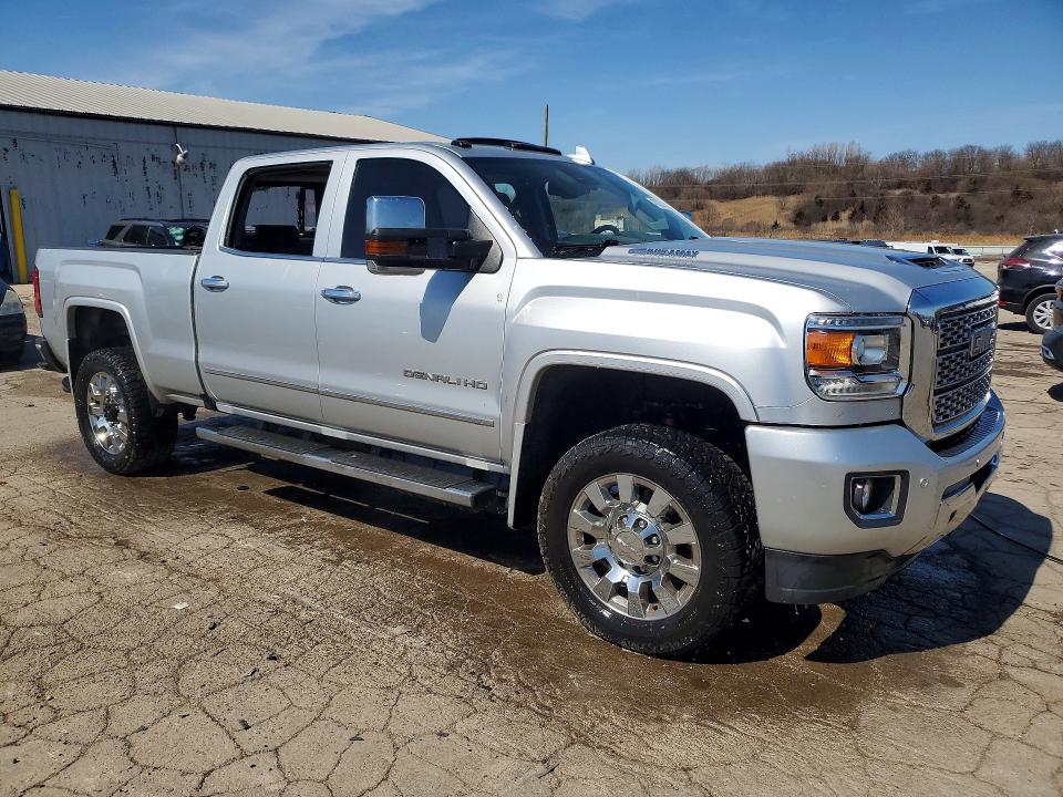 47072386 :رقم المزاد ، 1GT12UEY2JF244221 vin ، 2018 Gmc Sierra مزاد بيع