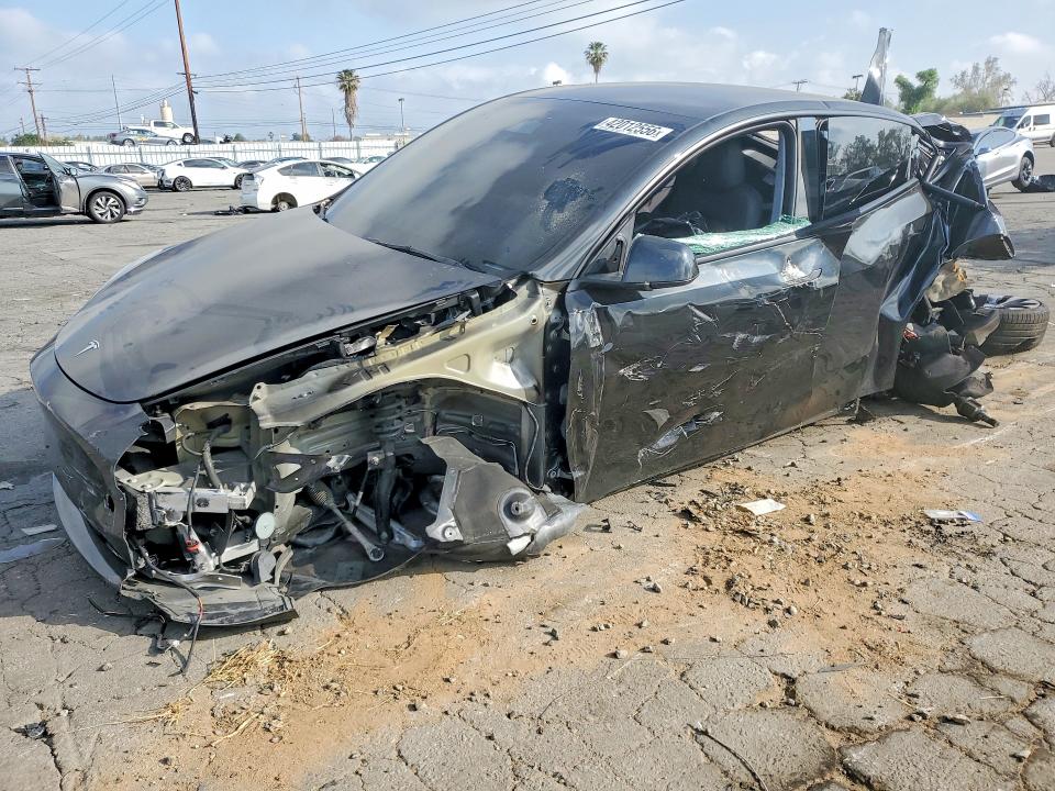 Auction sale of the 2022 Tesla Model Y, vin: 7SAYGDEFXNF573065, lot number: 42012556